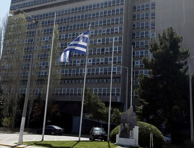 «Λαβράκι» έβγαλε ο κοριός της ΕΥΠ! Κύκλωμα έδινε «μίζες» σε παπάδες και δικαστές